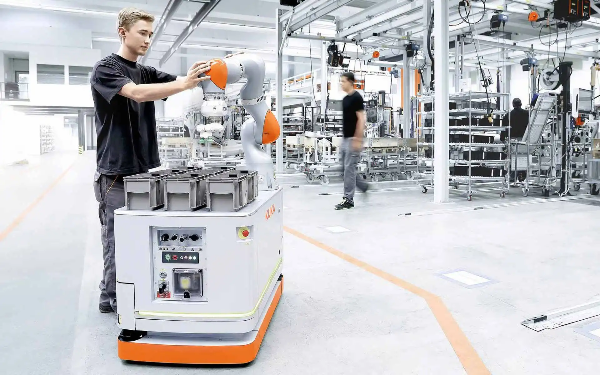 KUKA KMR 200 iiwa: in use with human